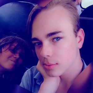 Meet your Posher, Devin